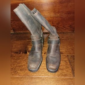 Women's fry harness 12r boots. Brown leather. Size 8m